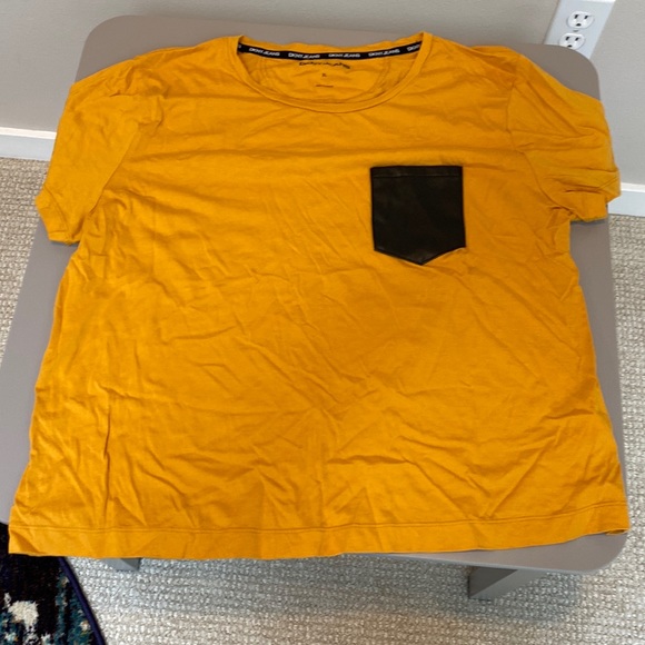 DKNY ladies T with black pocket. Xl
